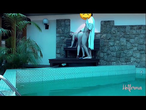 ❤️ Oga pe iranṣẹbinrin si awọn pool, sugbon ko le koju kan gbona ️ Ohun onihoho didara ❤